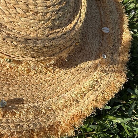 Tan Straw Sun Hat with Shell Accents BRAND NEW - Large Hat